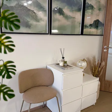 3 Modern With Private Garden, Free Parking & Movie Library Daire *