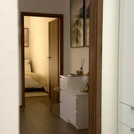 3 Modern With Private Garden, Free Parking & Movie Library Daire Prag