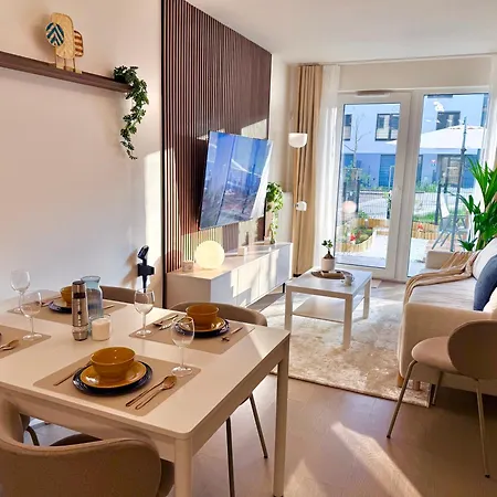 3 Modern With Private Garden, Free Parking & Movie Library 아파트 프라하