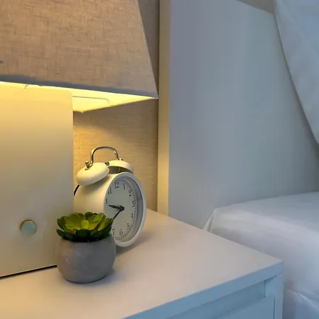 3 Modern With Private Garden, Free Parking & Movie Library Lejlighed