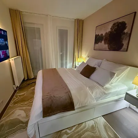 Lejlighed 3 Modern With Private Garden, Free Parking & Movie Library *