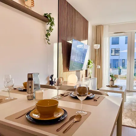 3 Modern With Private Garden, Free Parking & Movie Library * 프라하