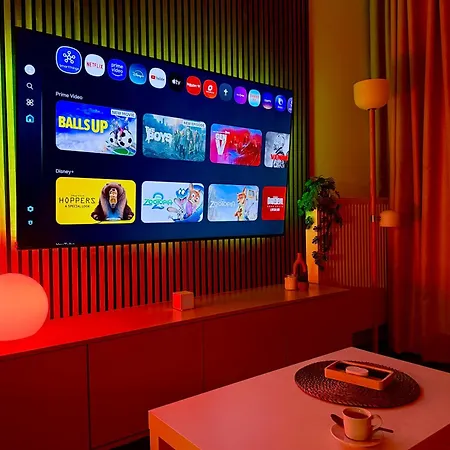 3 Modern With Private Garden, Free Parking & Movie Library