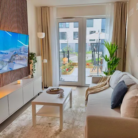 3 Modern With Private Garden, Free Parking & Movie Library Lejlighed