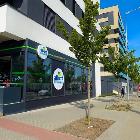 3 Modern With Private Garden, Free Parking & Movie Library * Prag