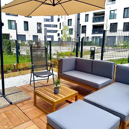 3 Modern With Private Garden, Free Parking & Movie Library *