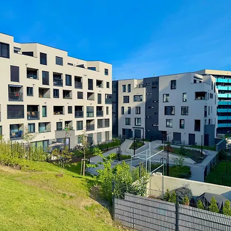 3 Modern With Private Garden, Free Parking & Movie Library * Prag